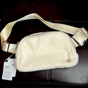 Lululemon everywhere bag